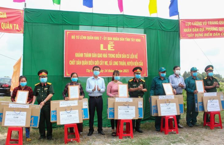 Tây Ninh khánh thành, bàn giao nhà trong Điểm dân cư liền kề Chốt Dân quân biên giới Cây Me, xã Long Thuận, huyện Bến Cầu